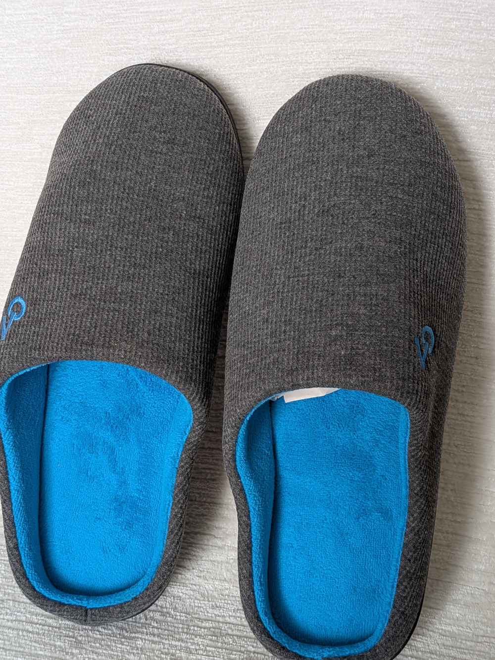 Men's Gray Slip-On Slippers Indoor Outdoor 13-14 with Bright Blue Lining NWOT